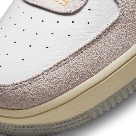 Nike womans Air Force 1 Spcult Sneakers White And Multi - Picture 3 of 4